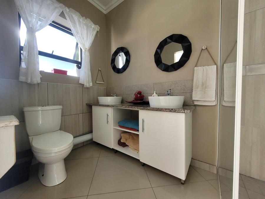 3 Bedroom Property for Sale in Wavecrest Eastern Cape